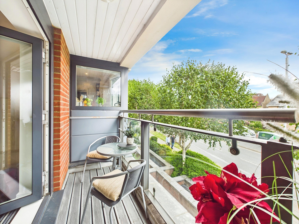 2 bed apartment for sale in Kings Gate, Horsham - Property Image 10