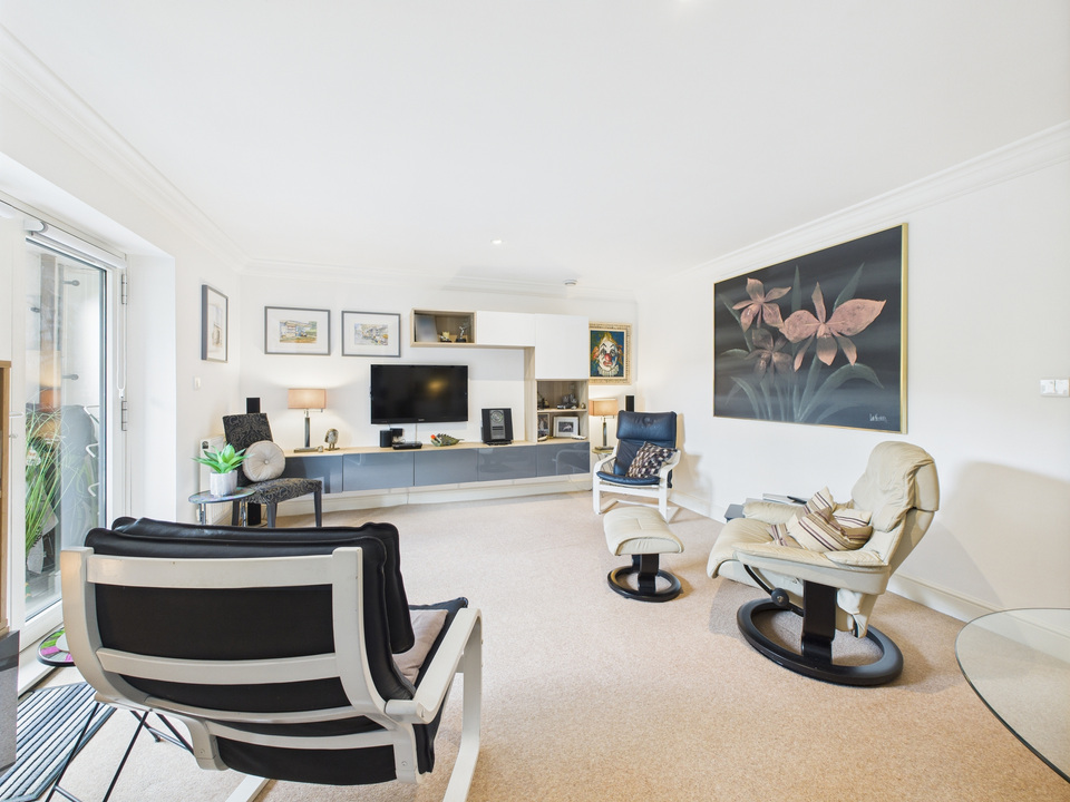 2 bed apartment for sale in Kings Gate, Horsham - Property Image 13