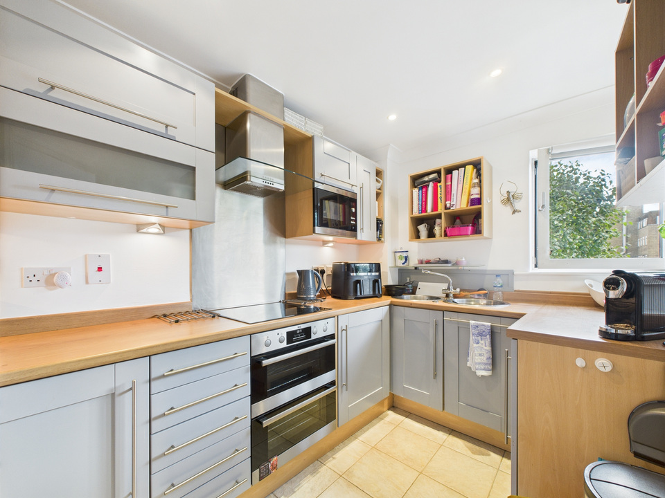 2 bed apartment for sale in Kings Gate, Horsham - Property Image 14