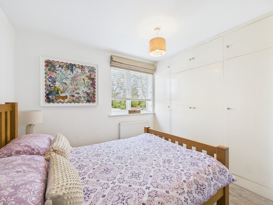 3 bed end of terrace house for sale in Somergate, Horsham  - Property Image 4