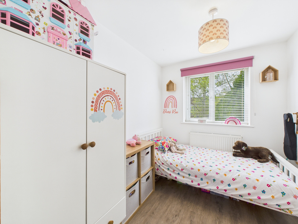 3 bed end of terrace house for sale in Somergate, Horsham  - Property Image 5