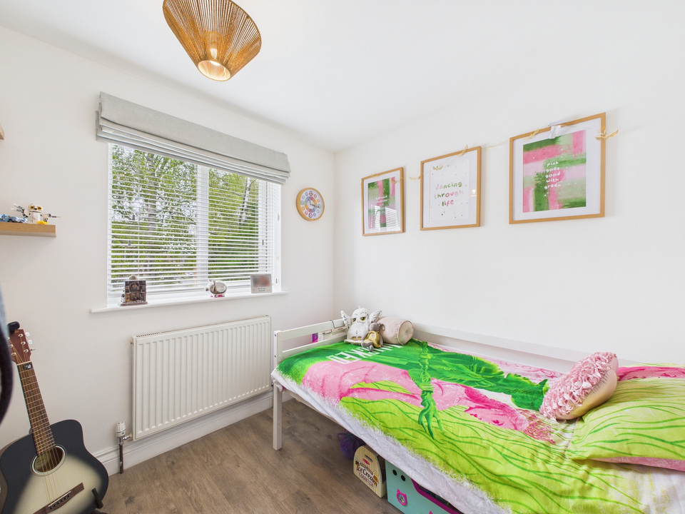 3 bed end of terrace house for sale in Somergate, Horsham  - Property Image 6