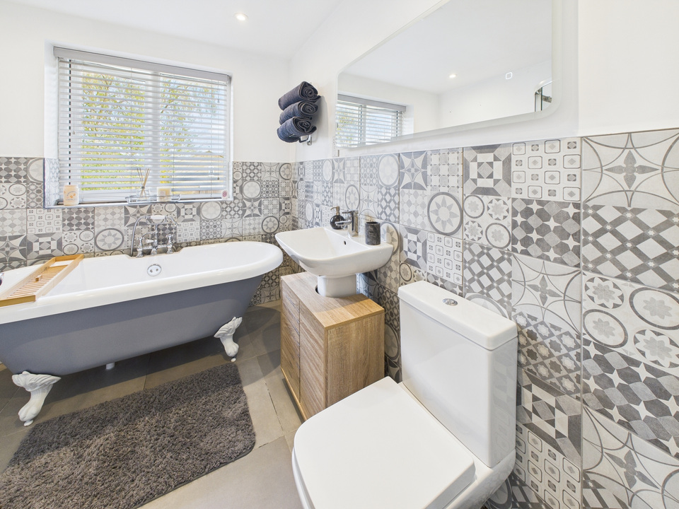 3 bed end of terrace house for sale in Somergate, Horsham  - Property Image 7