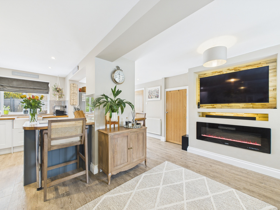 3 bed end of terrace house for sale in Somergate, Horsham  - Property Image 8