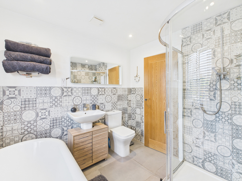 3 bed end of terrace house for sale in Somergate, Horsham  - Property Image 11