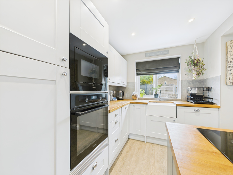 3 bed end of terrace house for sale in Somergate, Horsham  - Property Image 16