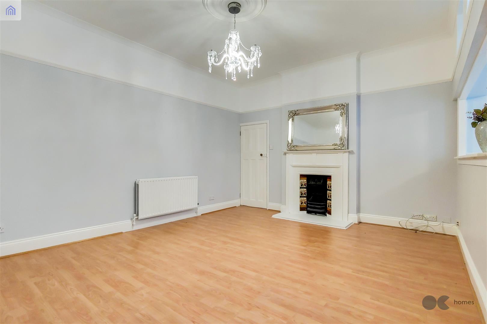 2 bed flat to rent in Hare Hall Lane, Romford  - Property Image 2