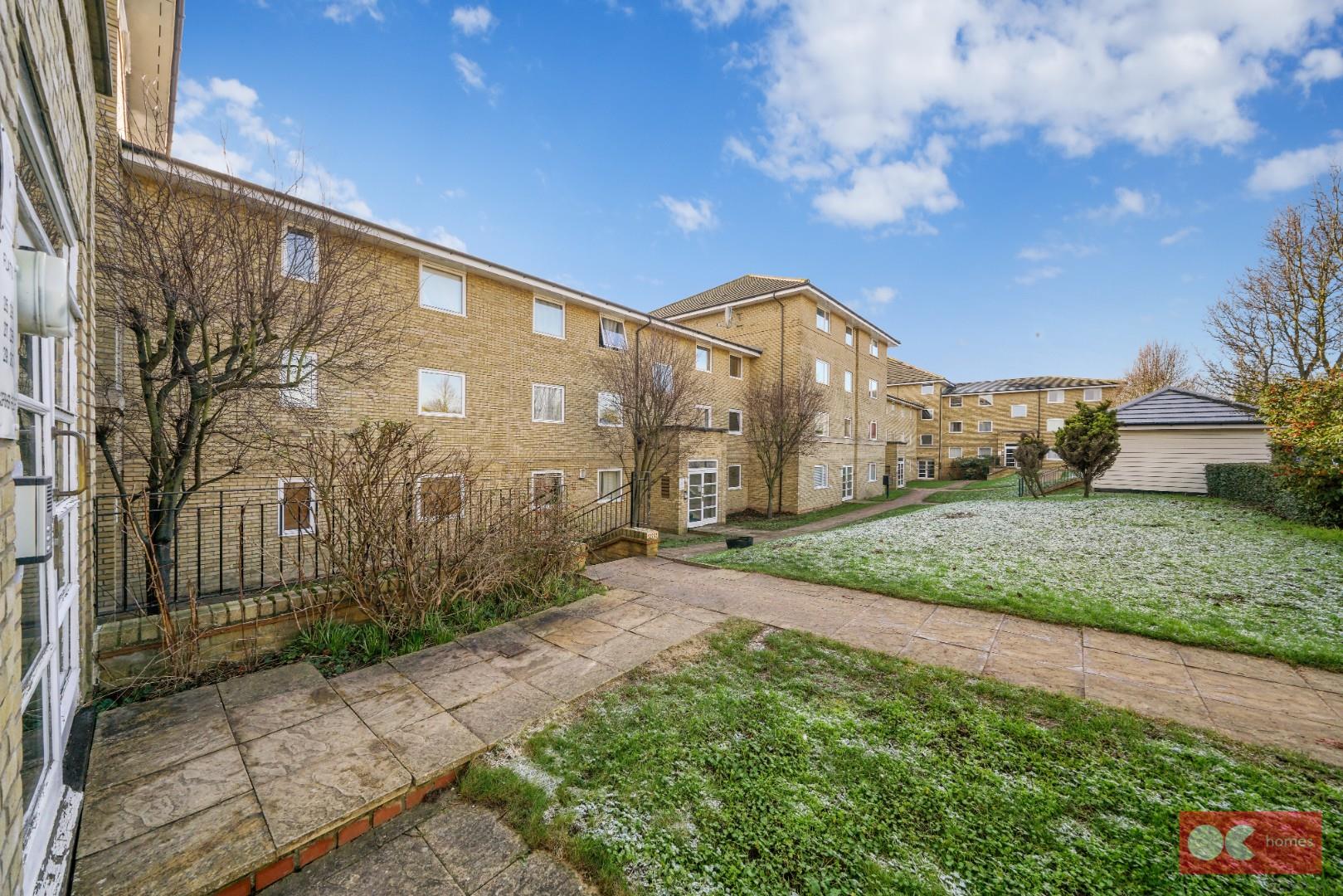 2 bed flat to rent in Hogg Lane, Grays  - Property Image 3