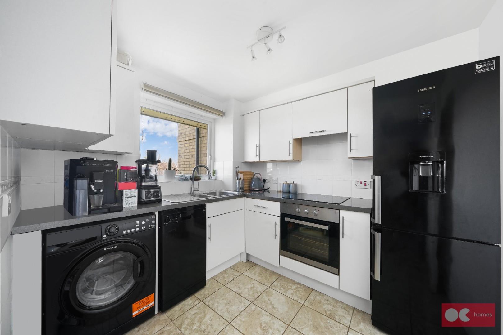 2 bed flat to rent in Hogg Lane, Grays  - Property Image 2