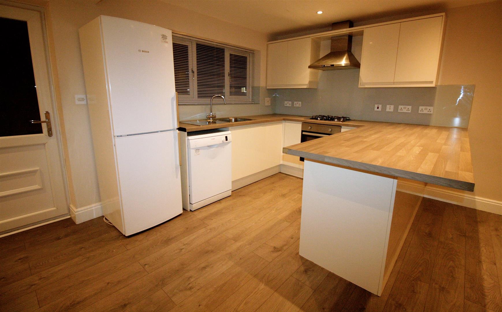 3 bed end of terrace house to rent in Noak Hill Road, Romford RM3  - Property Image 10