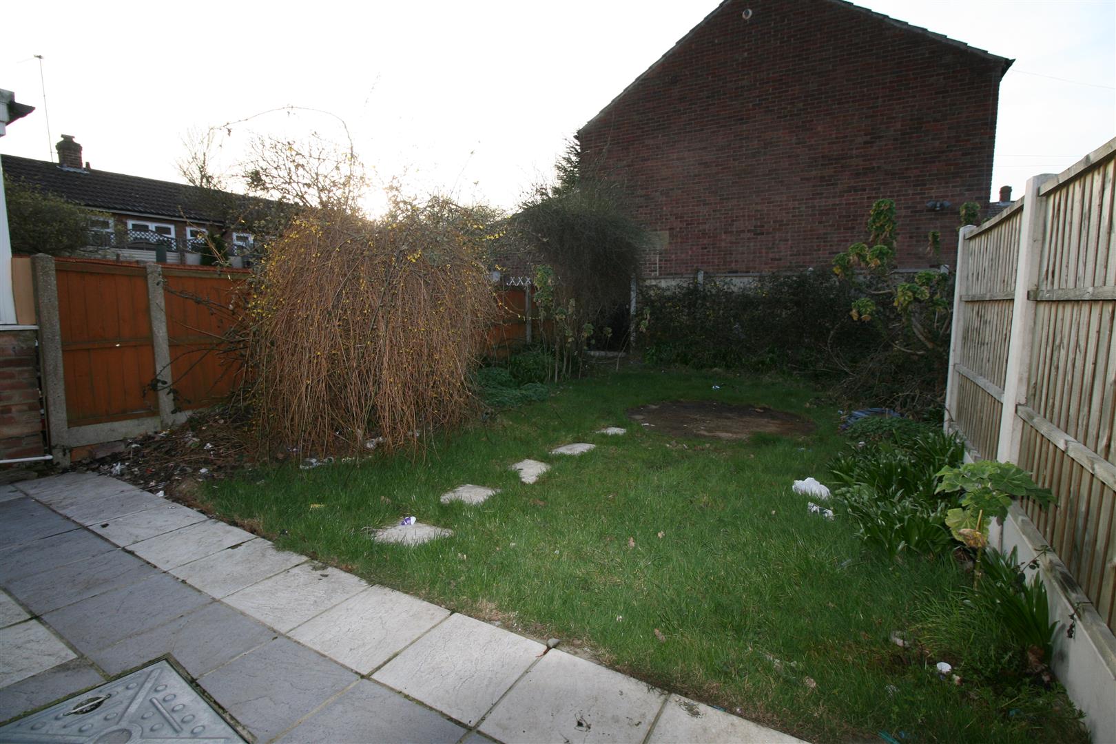 3 bed end of terrace house to rent in Noak Hill Road, Romford RM3  - Property Image 7