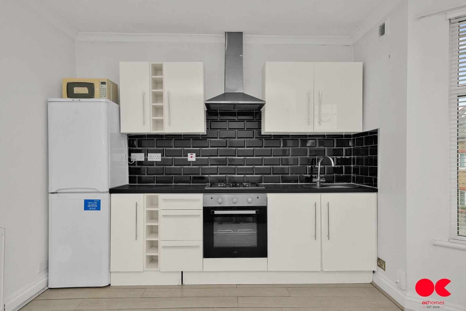 3 bed flat to rent in Ashville Road, London  - Property Image 2