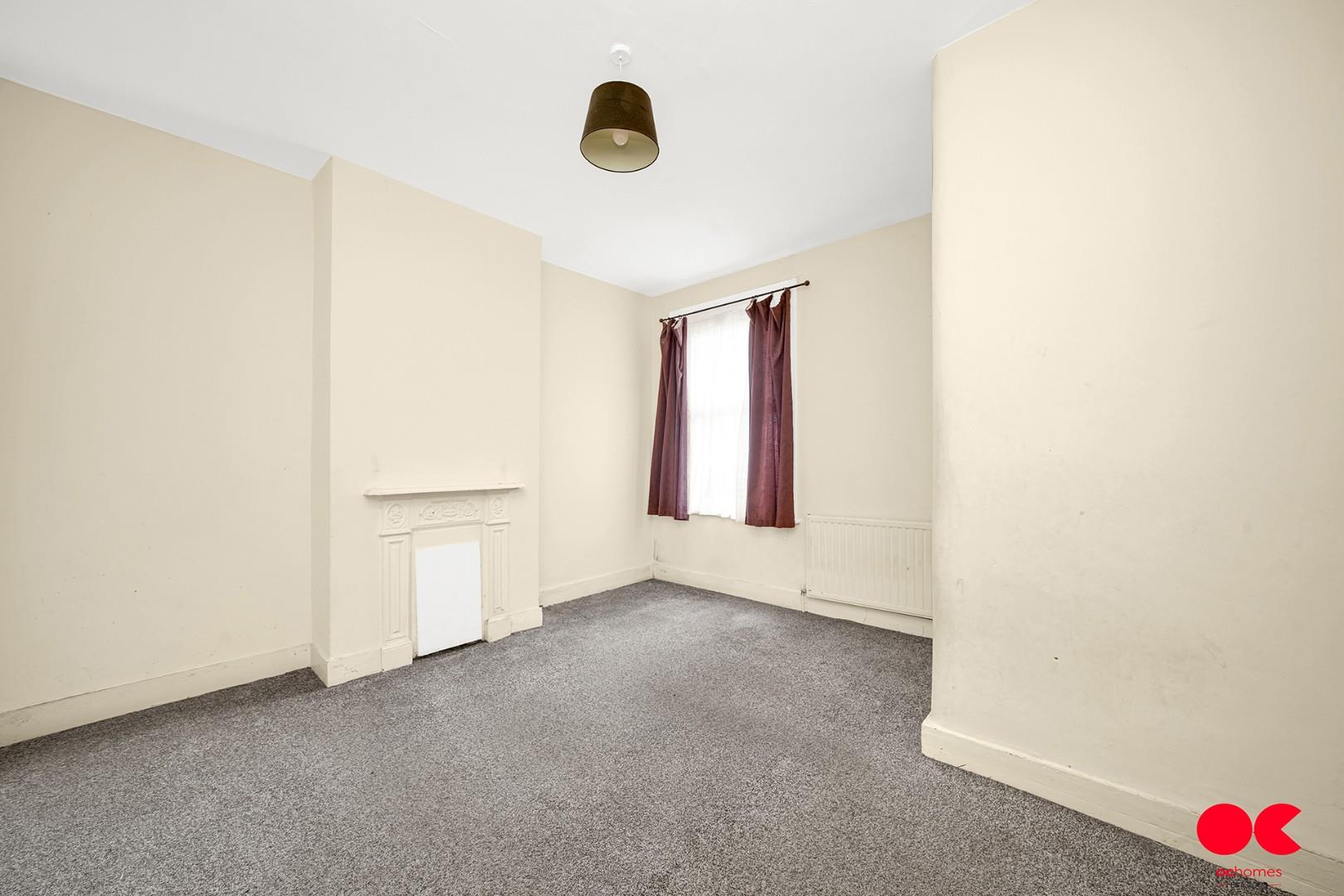 2 bed flat for sale in Murchison Road, Leyton  - Property Image 2
