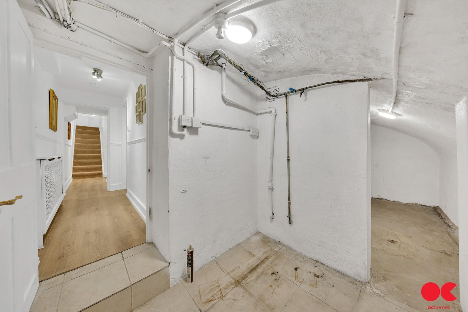 2 bed flat to rent in Bazely Street, London  - Property Image 3