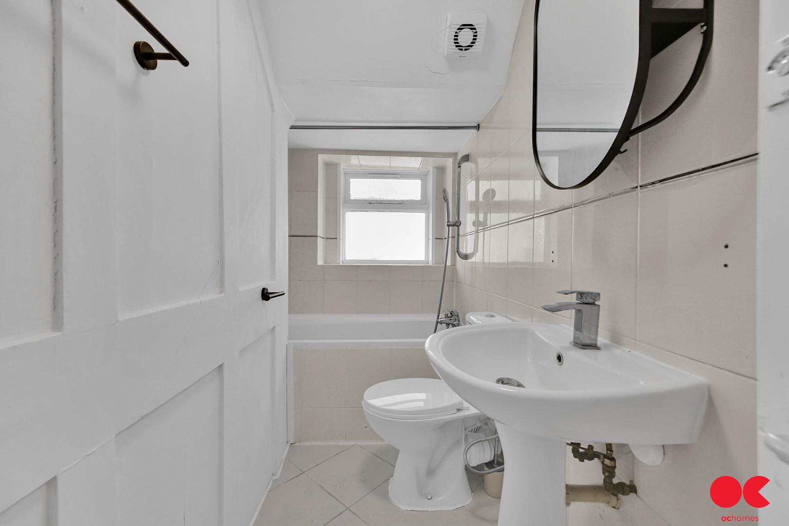 2 bed flat to rent in Bazely Street, London  - Property Image 8