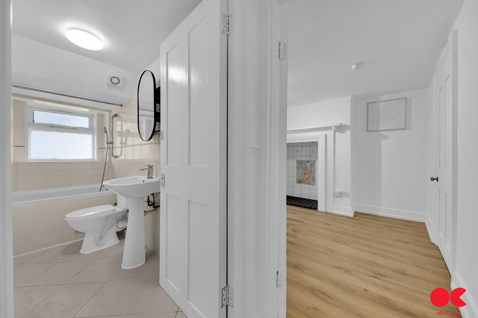 2 bed flat to rent in Bazely Street, London  - Property Image 7