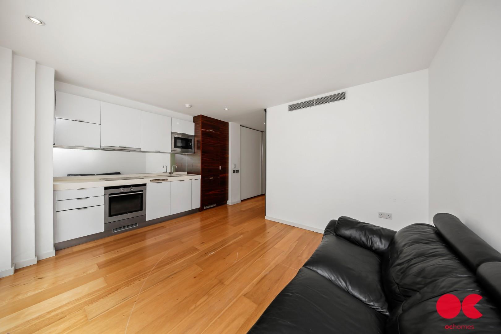 Studio flat to rent in Fairmont Avenue, London  - Property Image 1