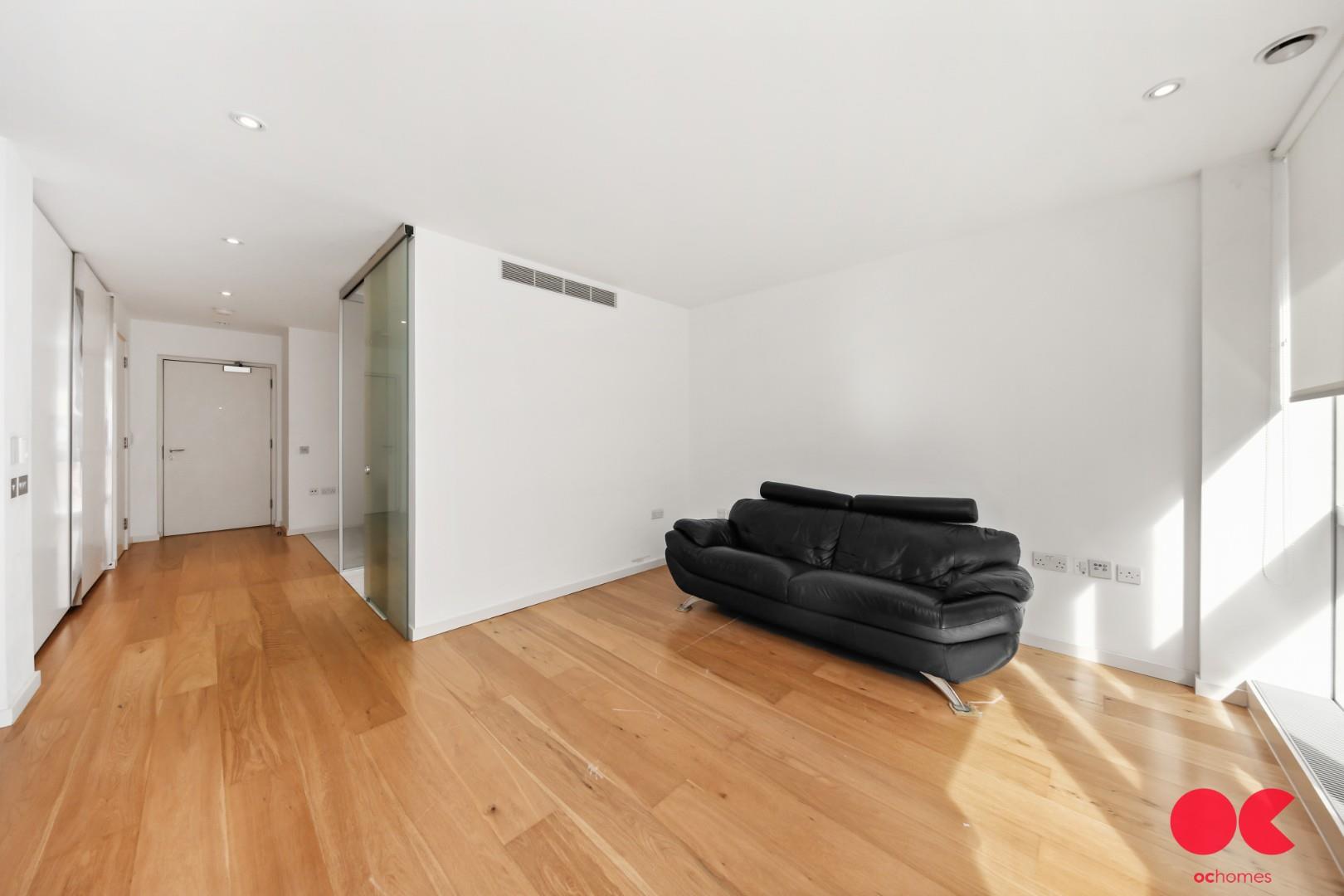 Studio flat to rent in Fairmont Avenue, London  - Property Image 11