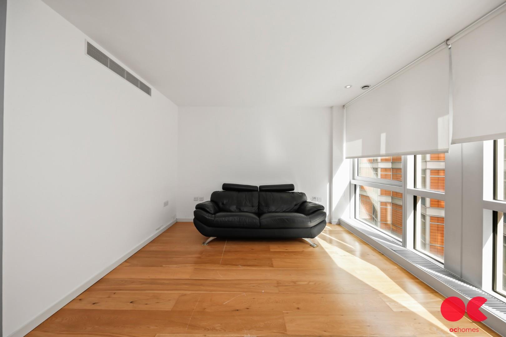 Studio flat to rent in Fairmont Avenue, London  - Property Image 16