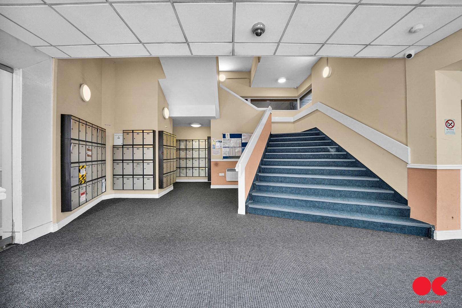 2 bed flat to rent in Eastern Avenue, Gants Hill  - Property Image 14