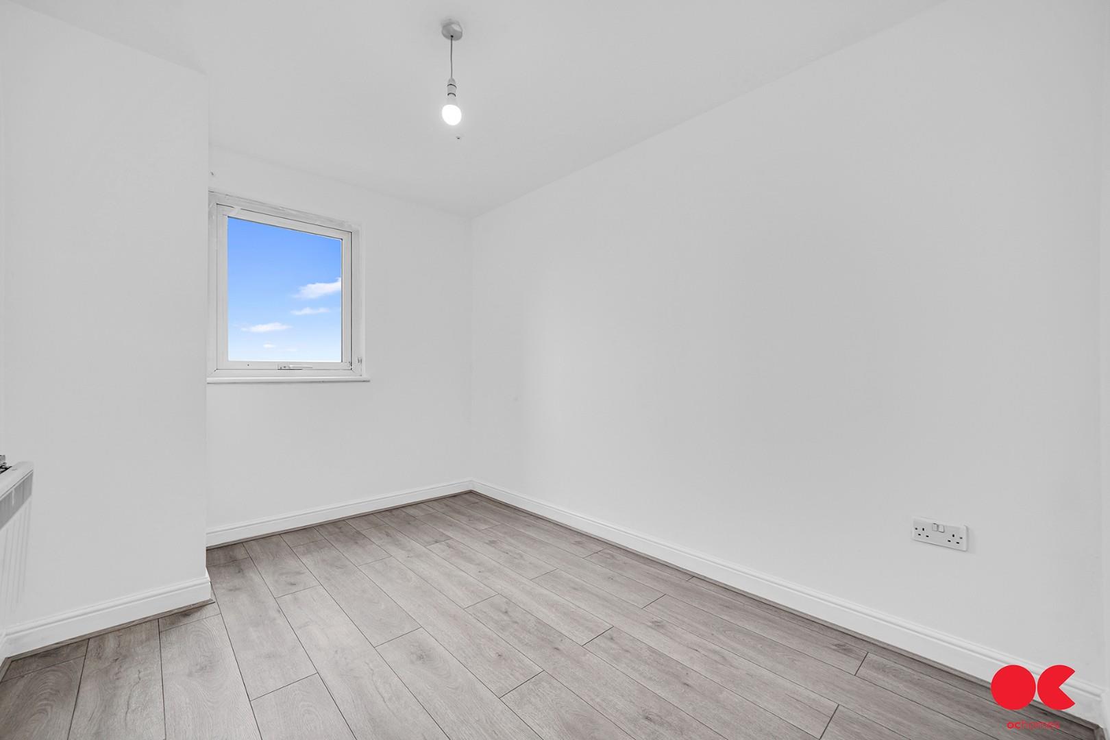2 bed flat to rent in Eastern Avenue, Gants Hill  - Property Image 6