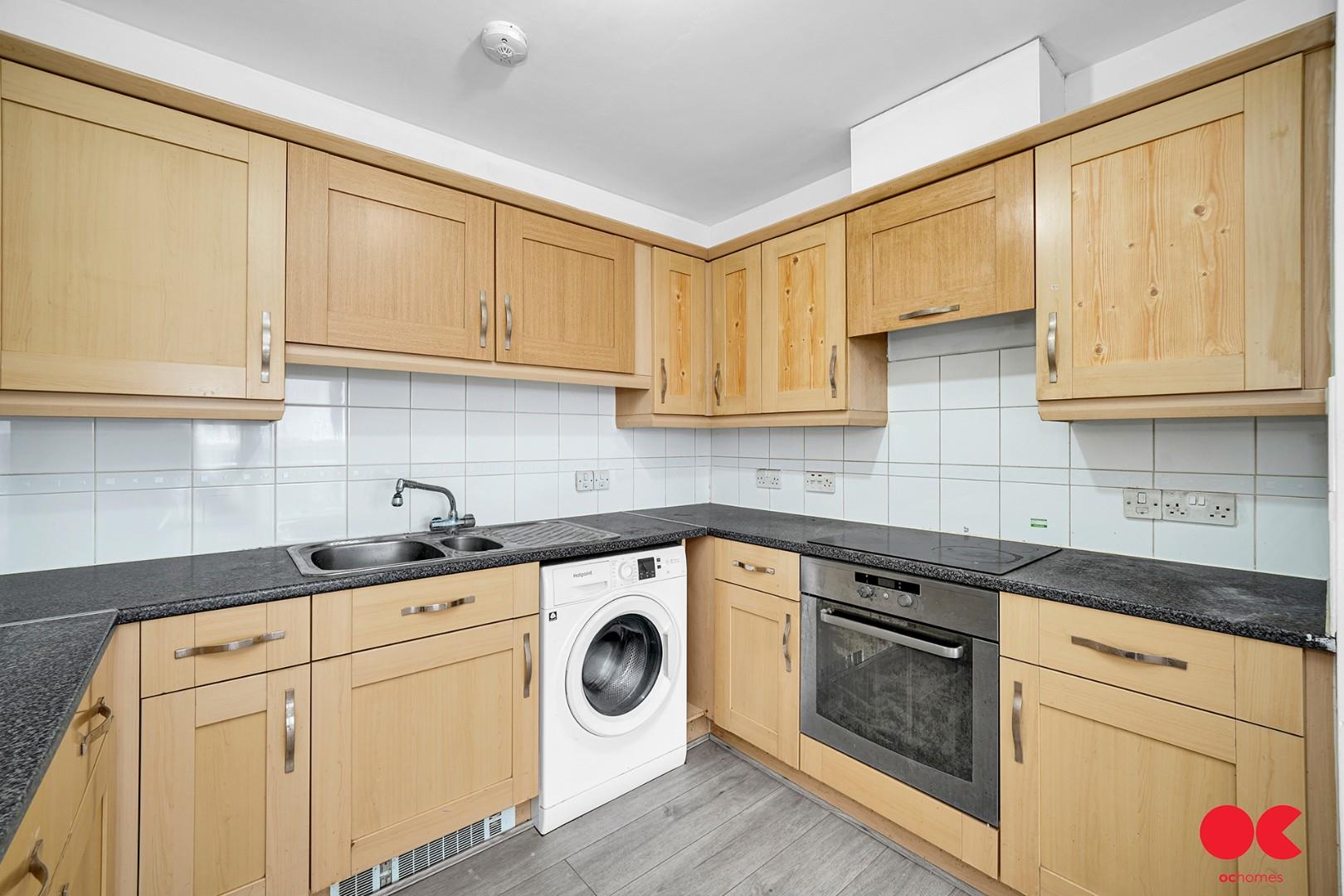 2 bed flat to rent in Eastern Avenue, Gants Hill  - Property Image 4