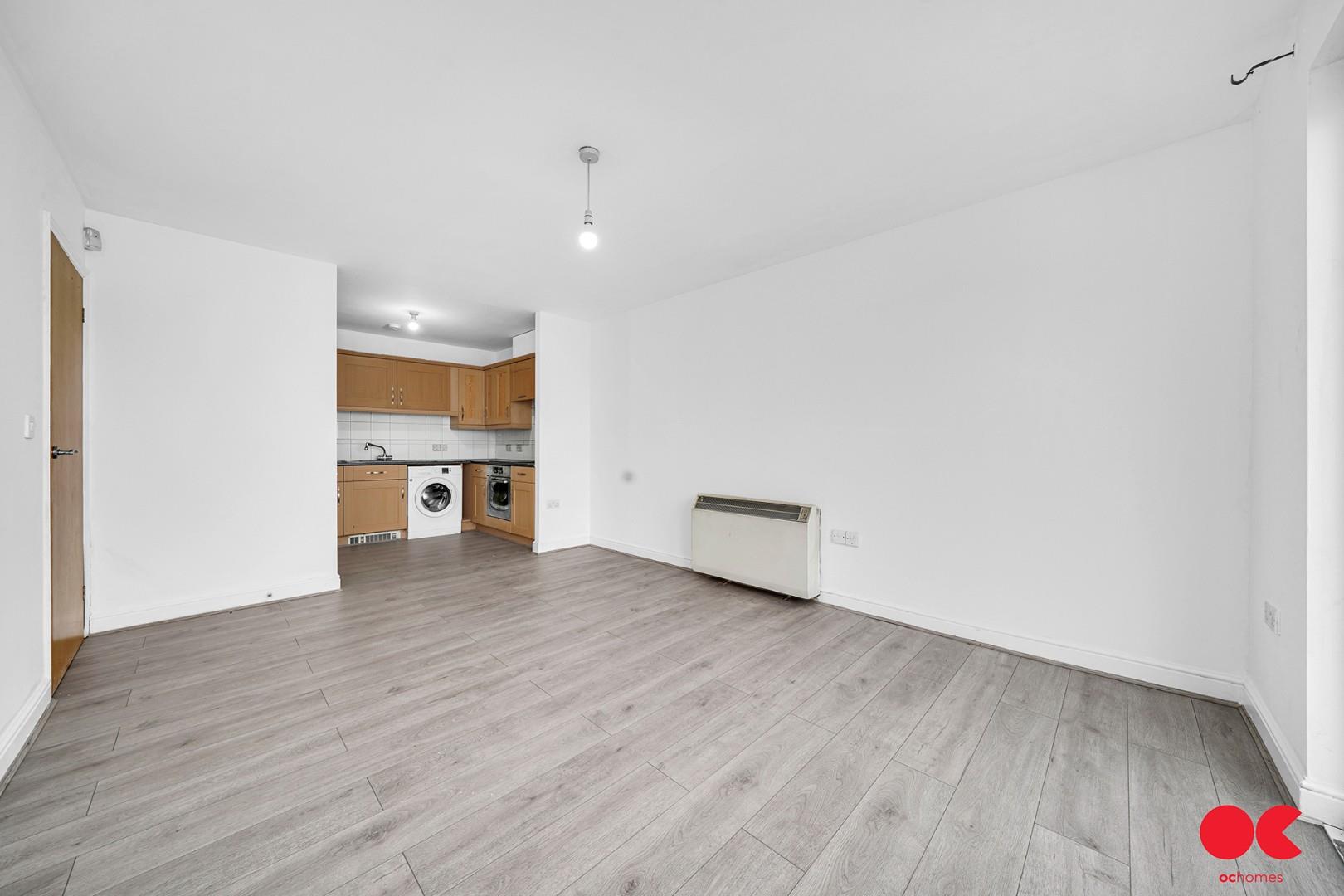 2 bed flat to rent in Eastern Avenue, Gants Hill  - Property Image 3