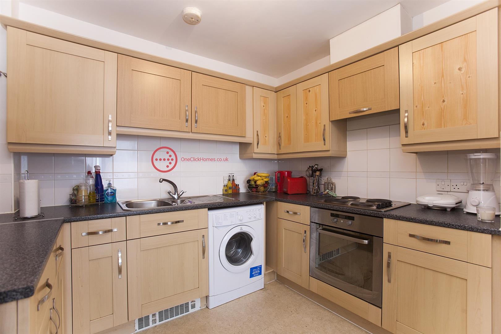 2 bed flat to rent in Eastern Avenue, Gants Hill  - Property Image 1