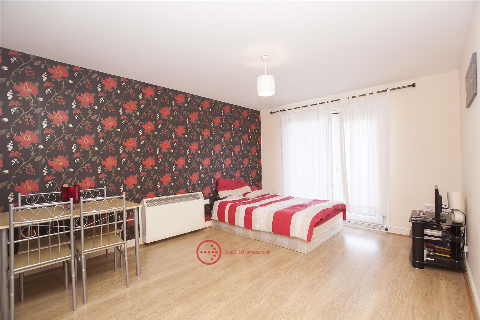 2 bed flat to rent in Eastern Avenue, Gants Hill  - Property Image 2