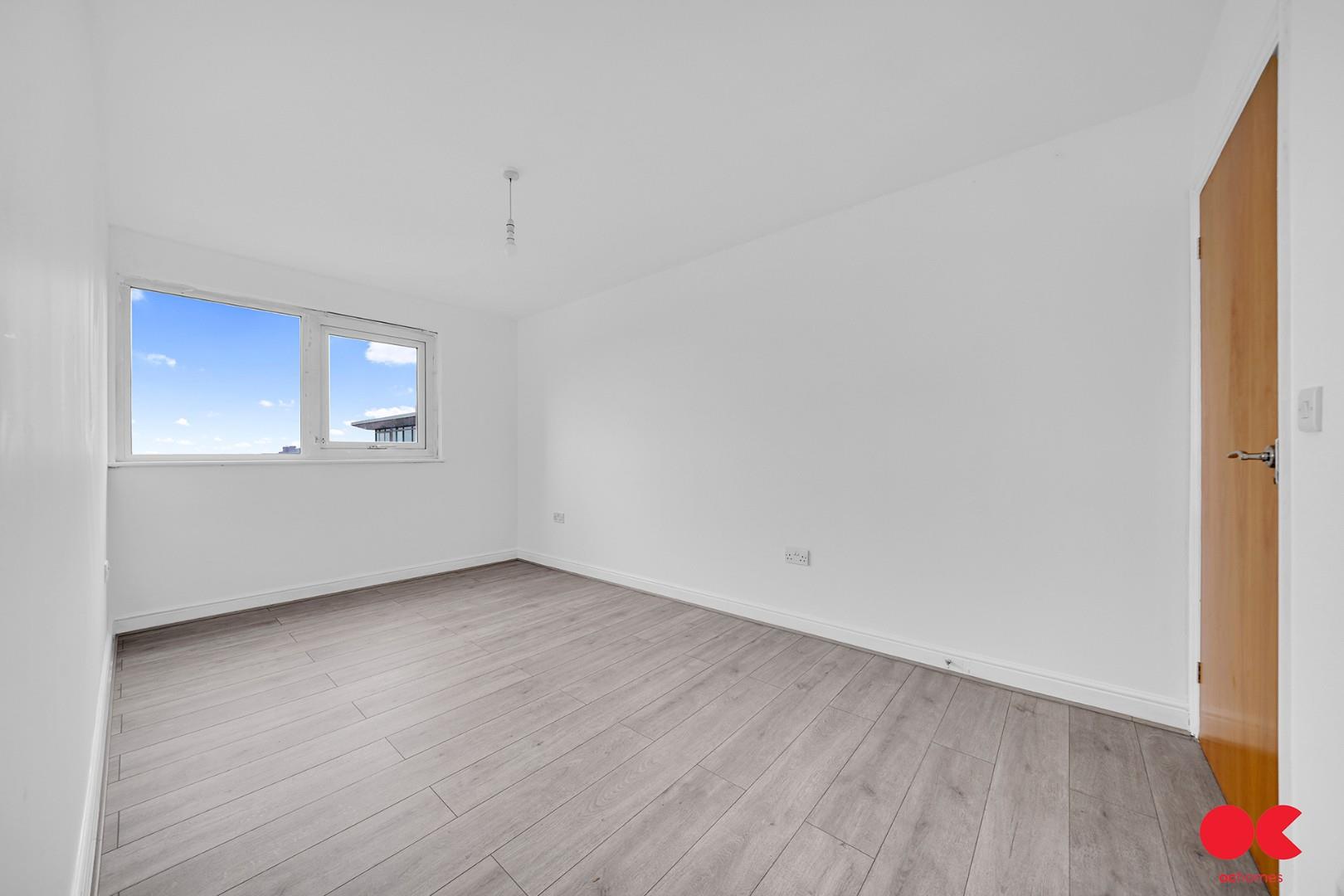 2 bed flat to rent in Eastern Avenue, Gants Hill  - Property Image 9