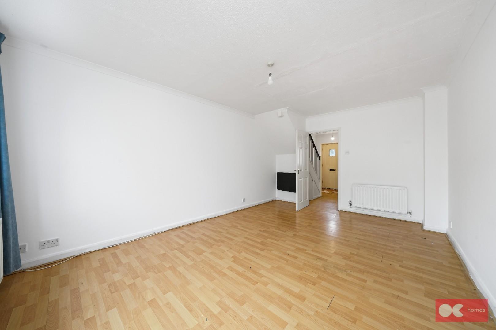 2 bed terraced house to rent in Heathfield Park Drive, Chadwell Heath  - Property Image 7