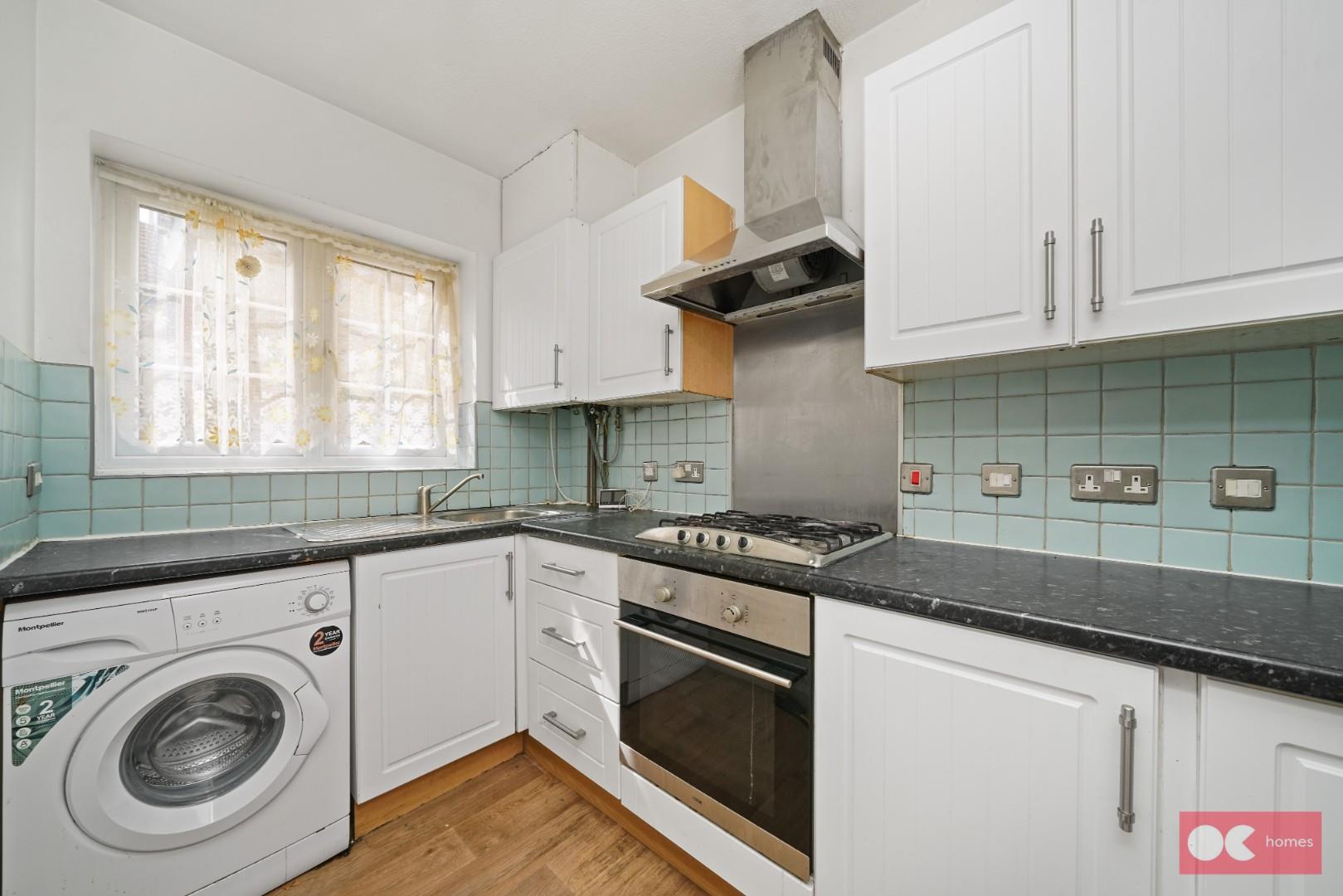 2 bed terraced house to rent in Heathfield Park Drive, Chadwell Heath  - Property Image 2