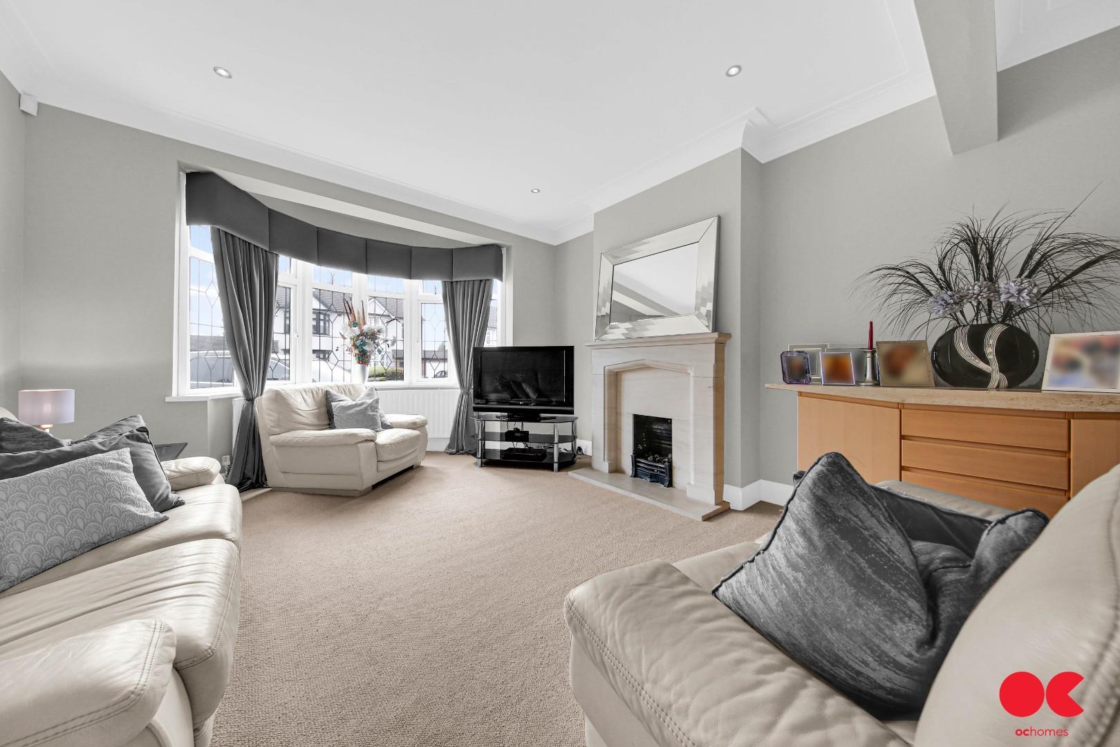 4 bed semi-detached house for sale in Fairholme Avenue, Gidea Park  - Property Image 3