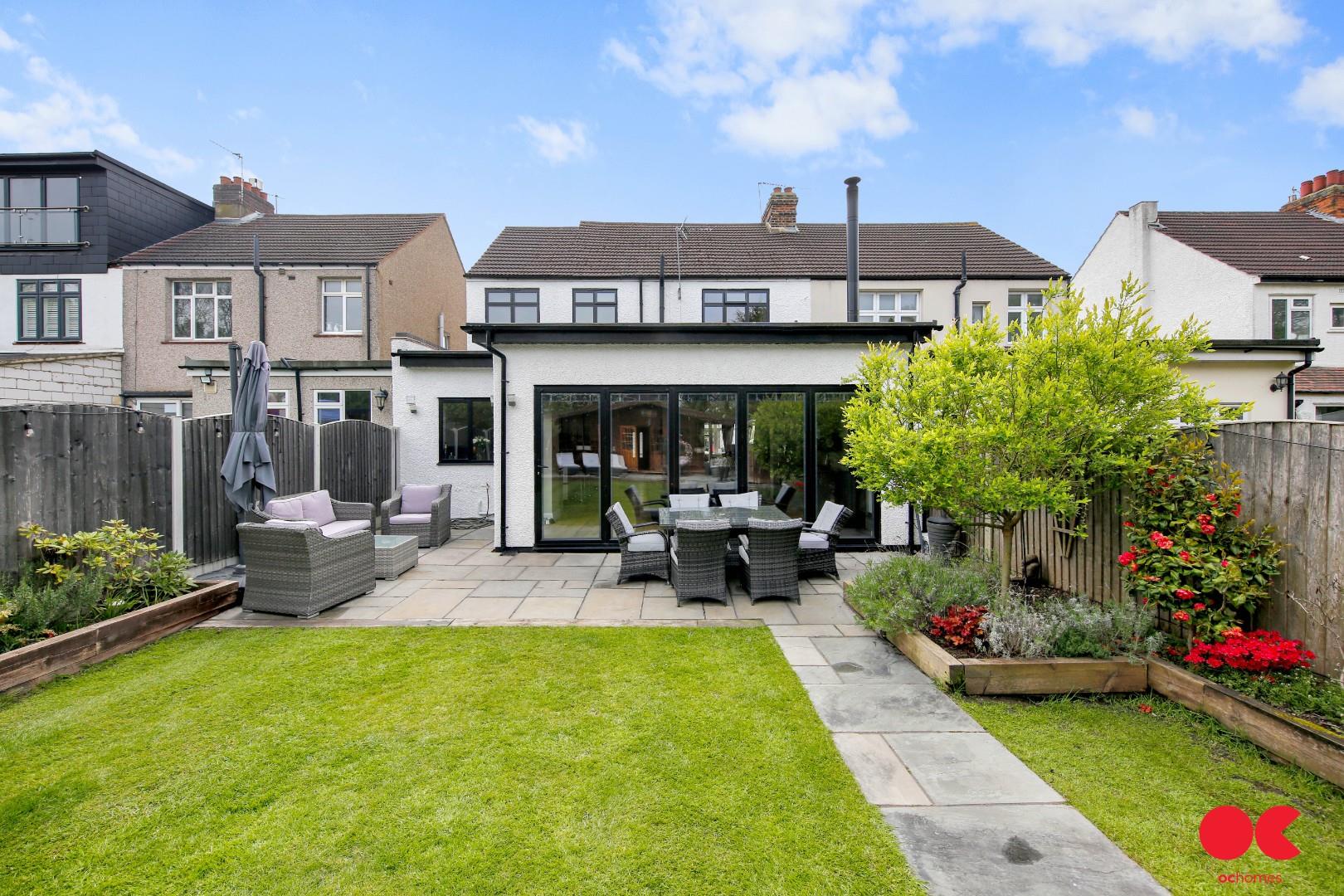4 bed semi-detached house for sale in Fairholme Avenue, Gidea Park  - Property Image 13