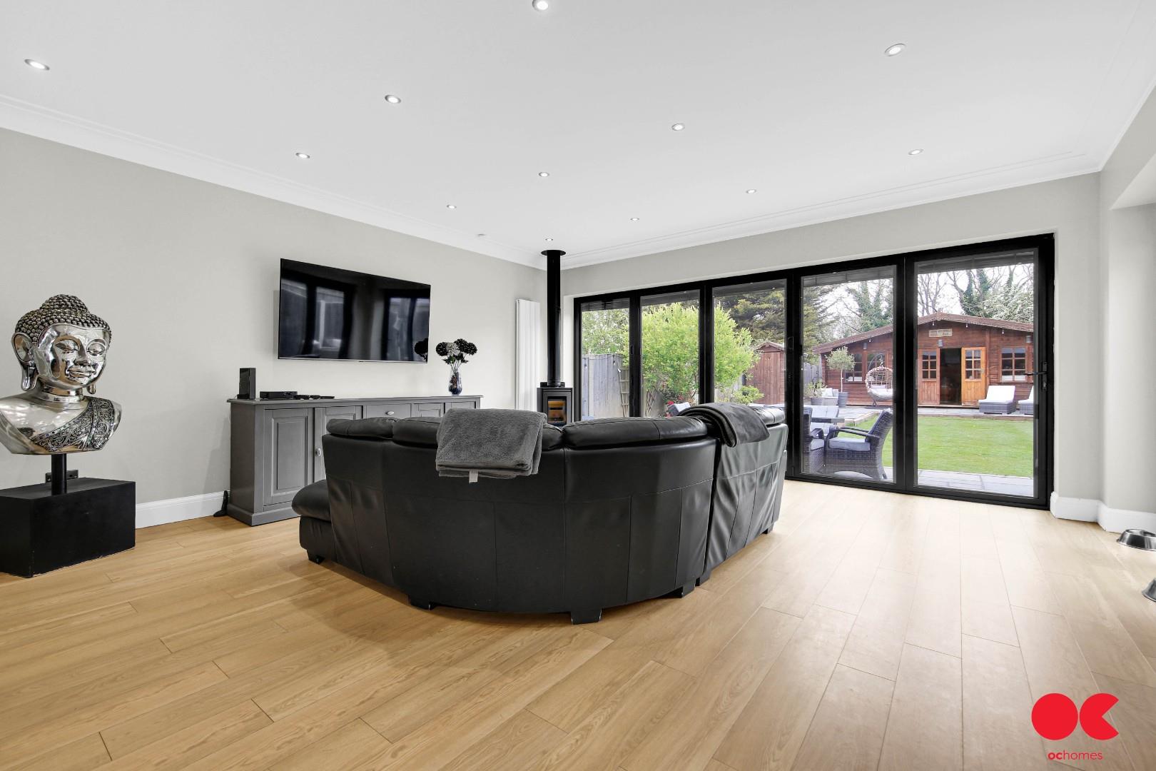 4 bed semi-detached house for sale in Fairholme Avenue, Gidea Park  - Property Image 7