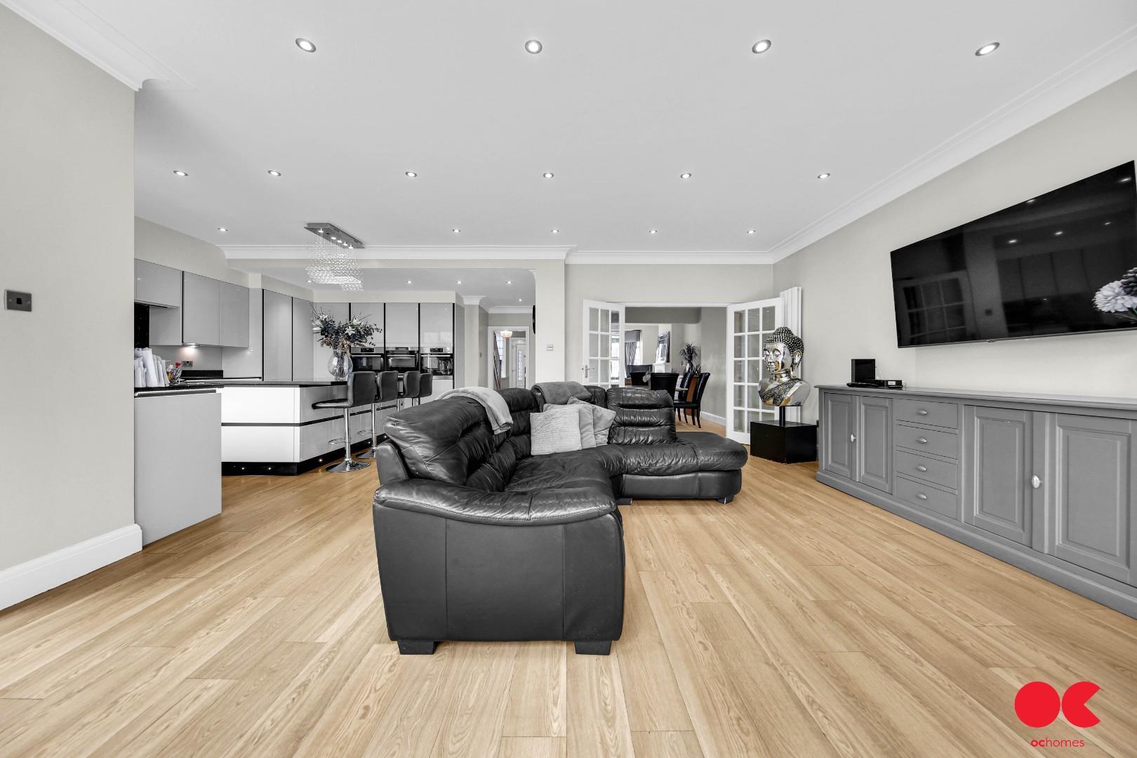 4 bed semi-detached house for sale in Fairholme Avenue, Gidea Park  - Property Image 24