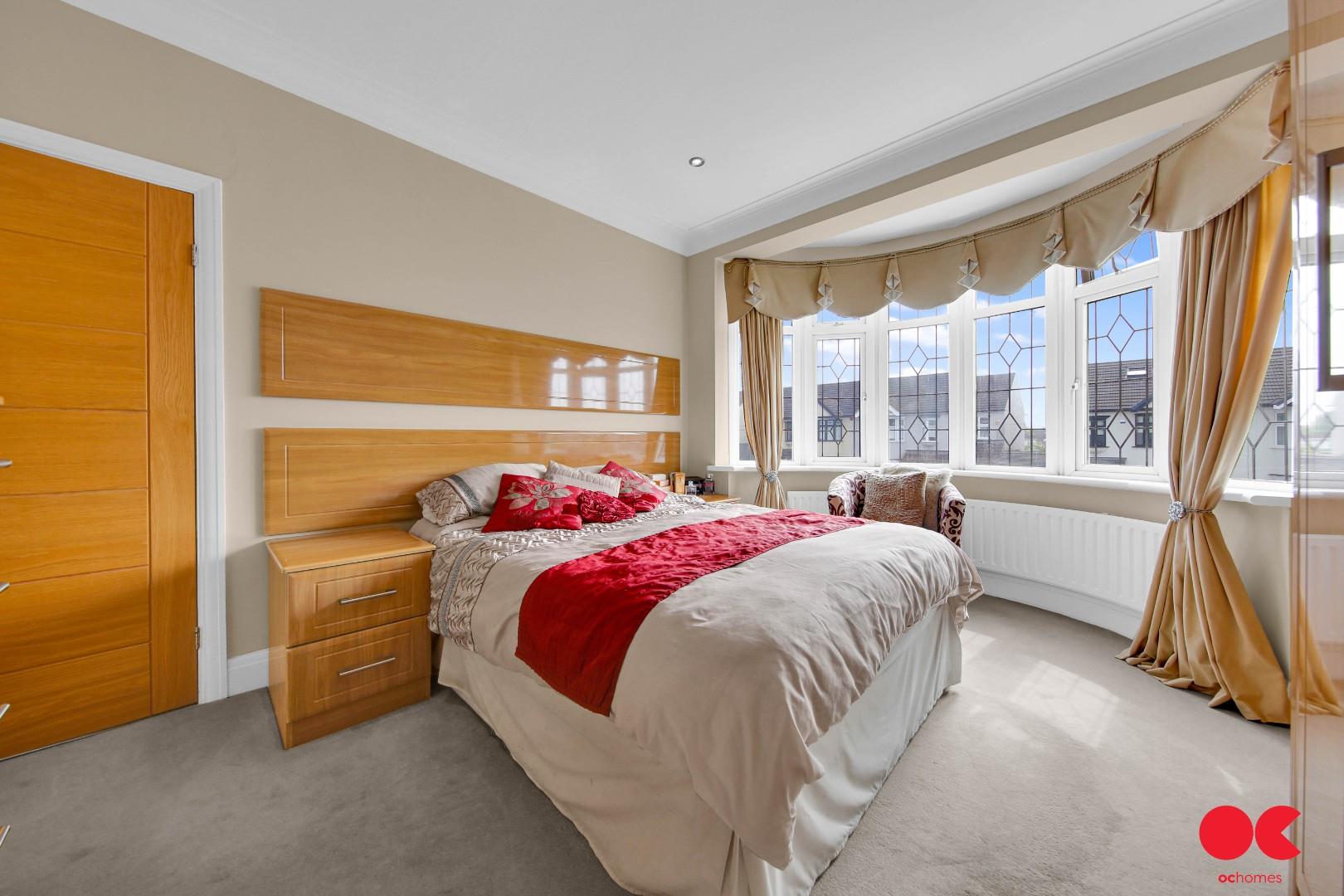 4 bed semi-detached house for sale in Fairholme Avenue, Gidea Park  - Property Image 6