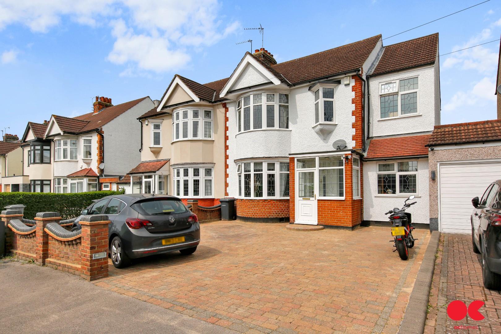 4 bed semi-detached house for sale in Fairholme Avenue, Gidea Park  - Property Image 2