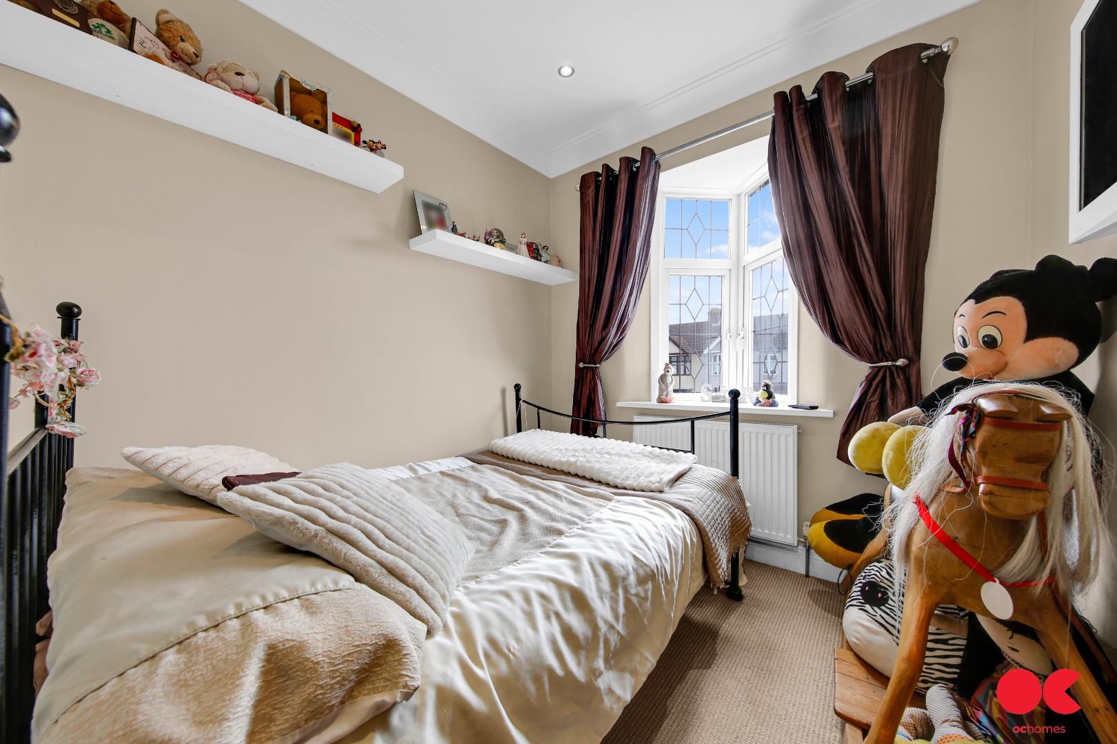 4 bed semi-detached house for sale in Fairholme Avenue, Gidea Park  - Property Image 11