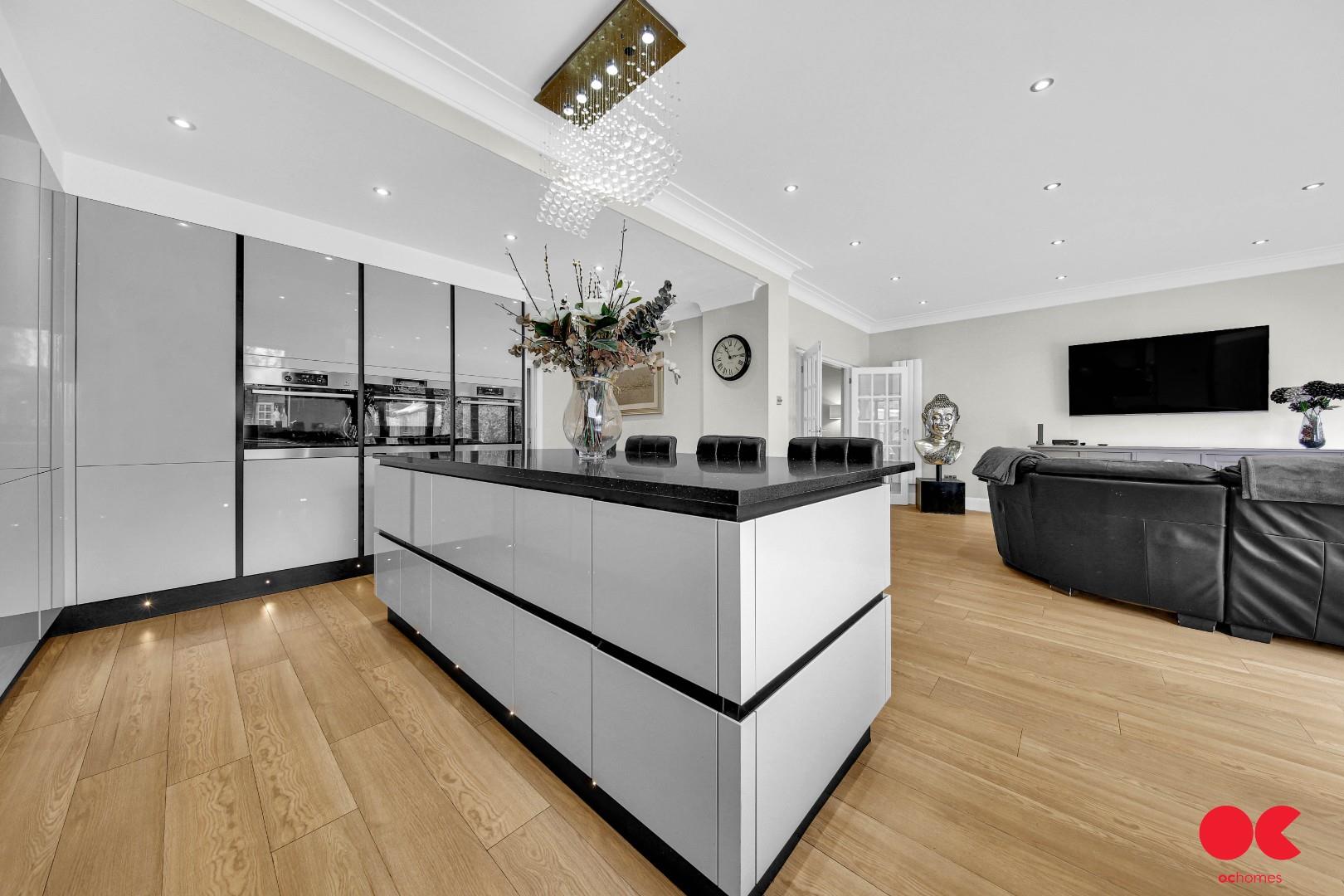 4 bed semi-detached house for sale in Fairholme Avenue, Gidea Park  - Property Image 15