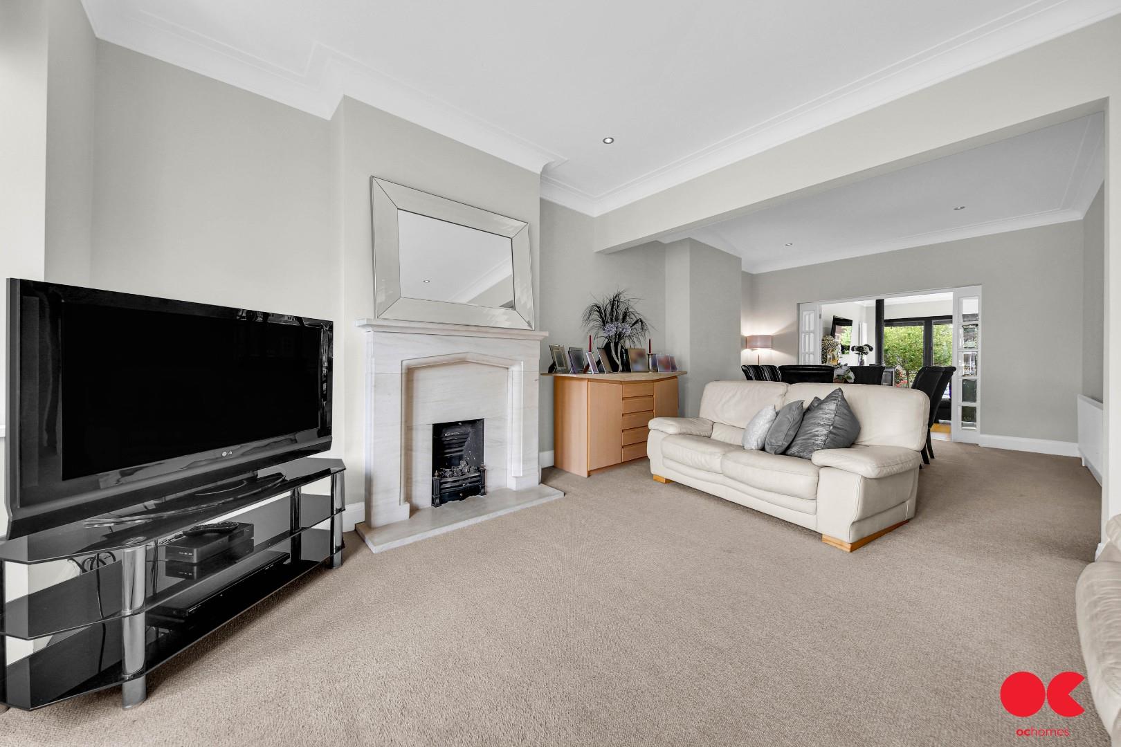 4 bed semi-detached house for sale in Fairholme Avenue, Gidea Park  - Property Image 8