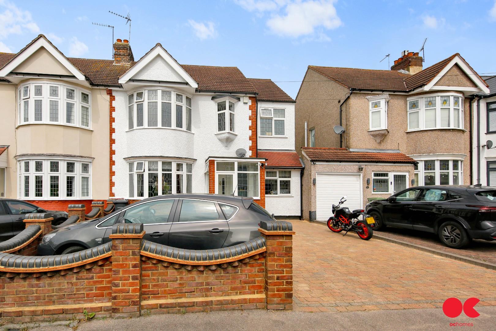 4 bed semi-detached house for sale in Fairholme Avenue, Gidea Park  - Property Image 28
