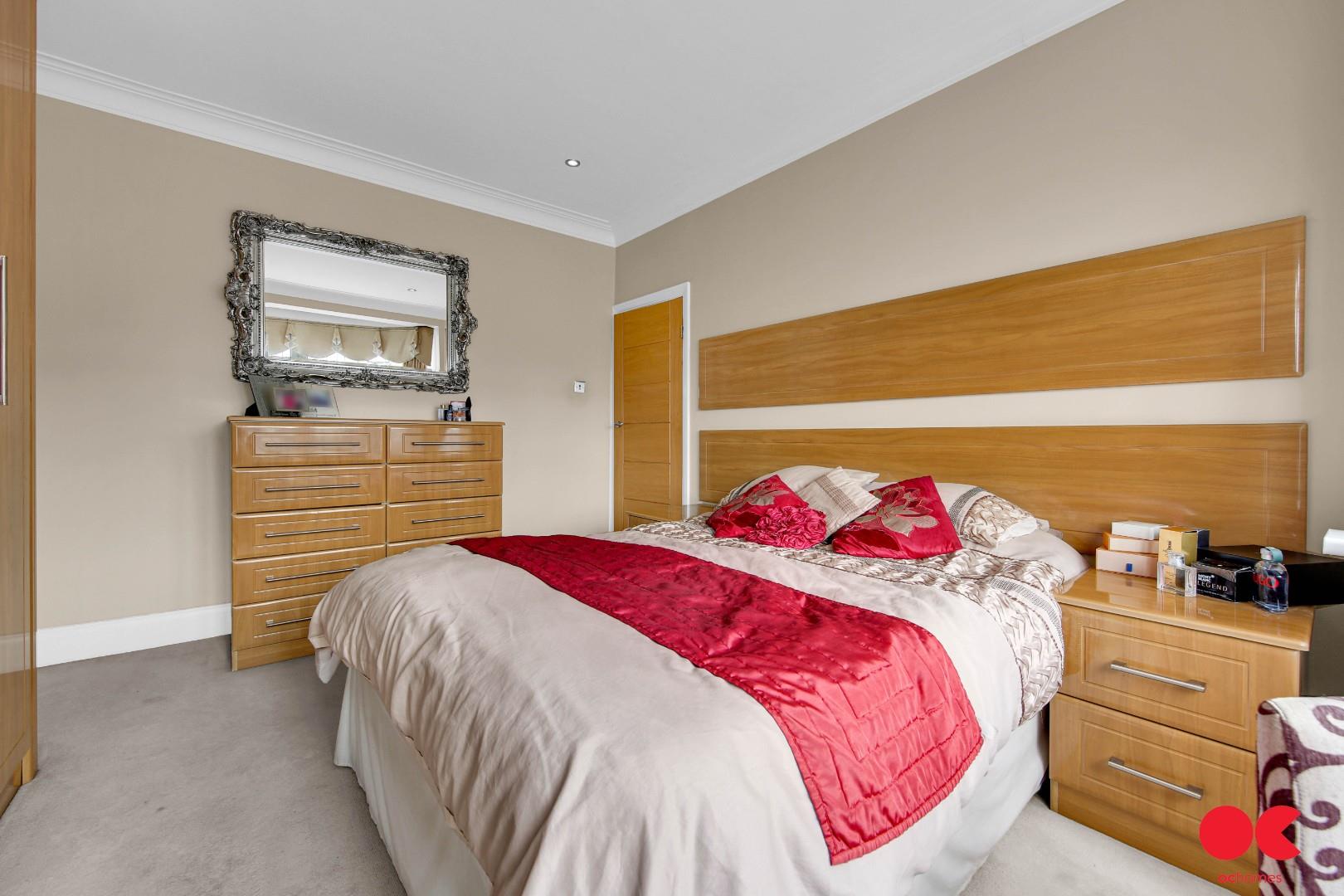 4 bed semi-detached house for sale in Fairholme Avenue, Gidea Park  - Property Image 36