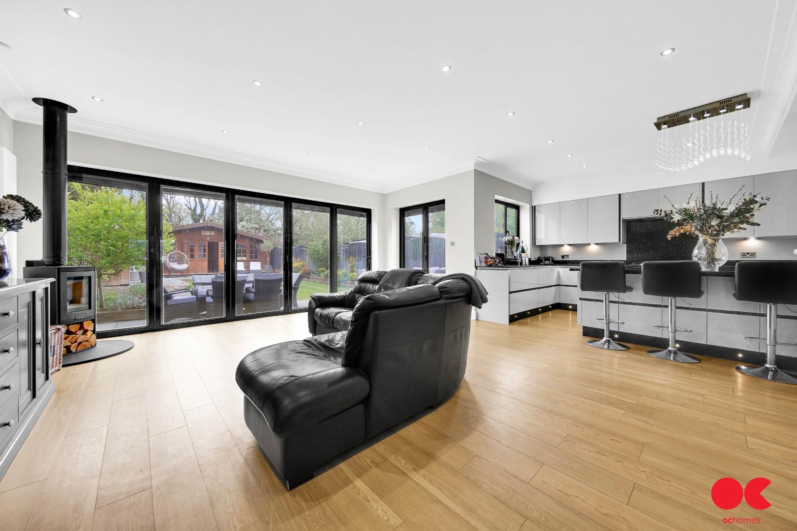 4 bed semi-detached house for sale in Fairholme Avenue, Gidea Park  - Property Image 37