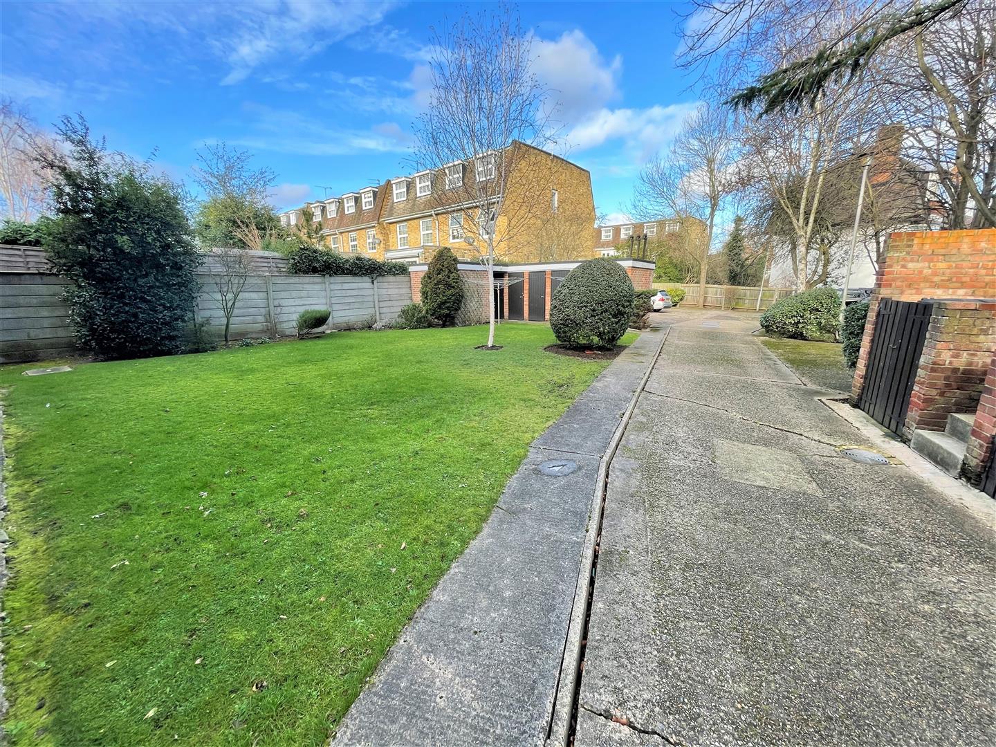 1 bed flat to rent in Churchfields, London  - Property Image 9