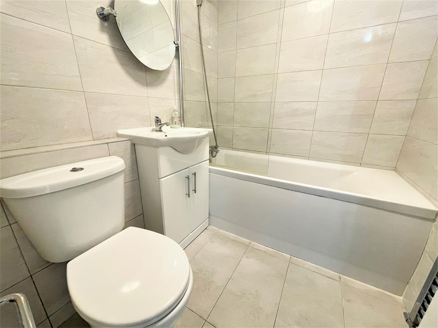 1 bed flat to rent in Churchfields, London  - Property Image 2