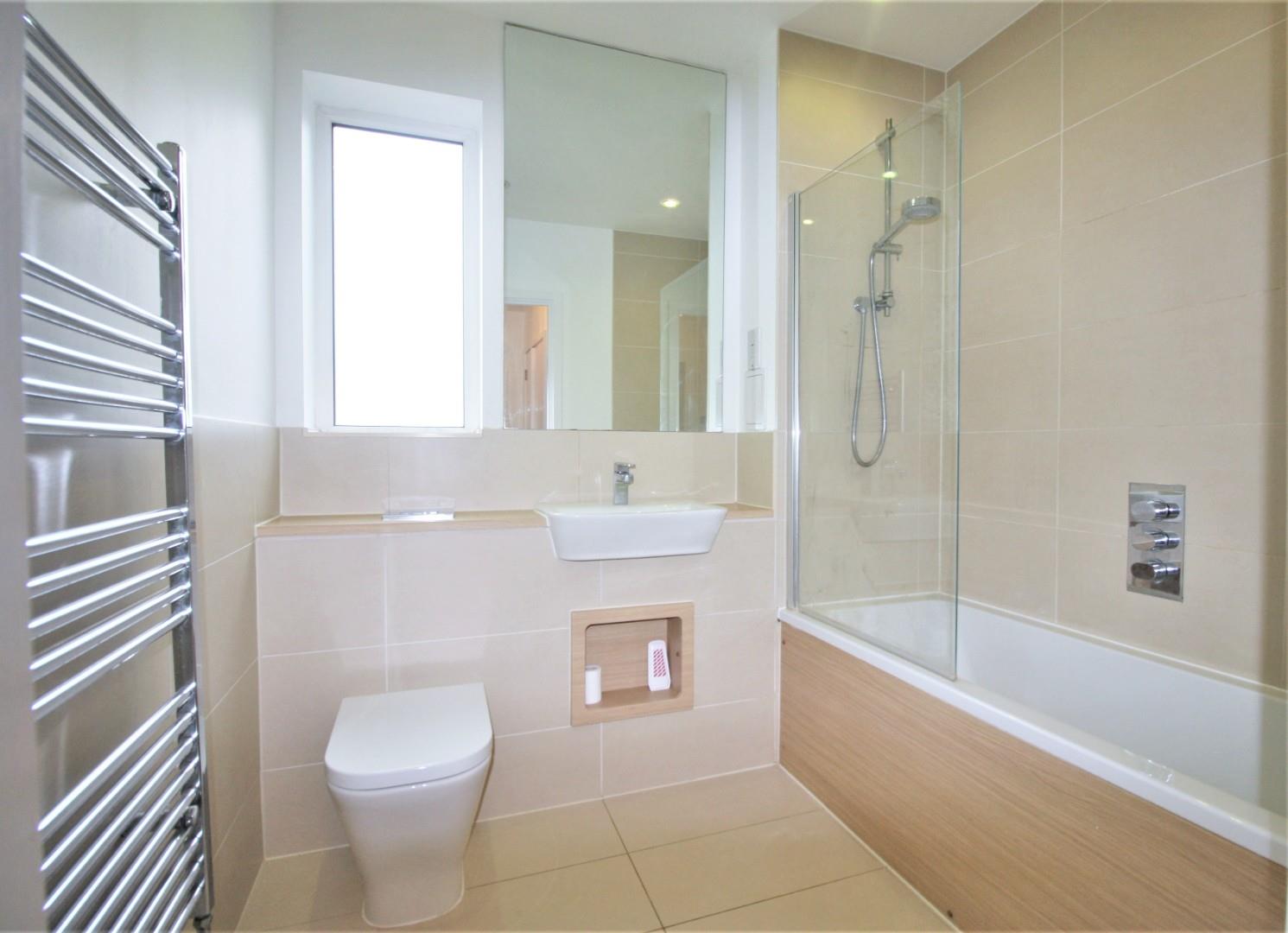 1 bed flat to rent in Larch Place, Romford  - Property Image 4