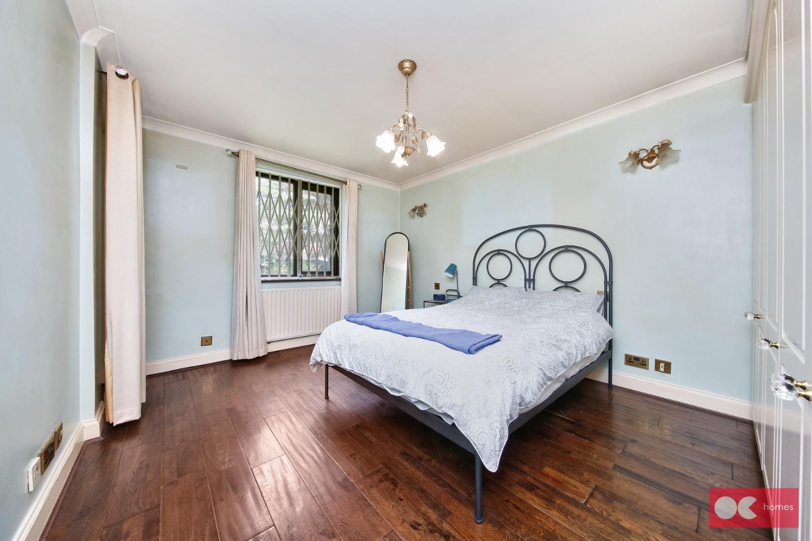2 bed flat to rent in Parkstone Avenue, Hornchurch  - Property Image 5
