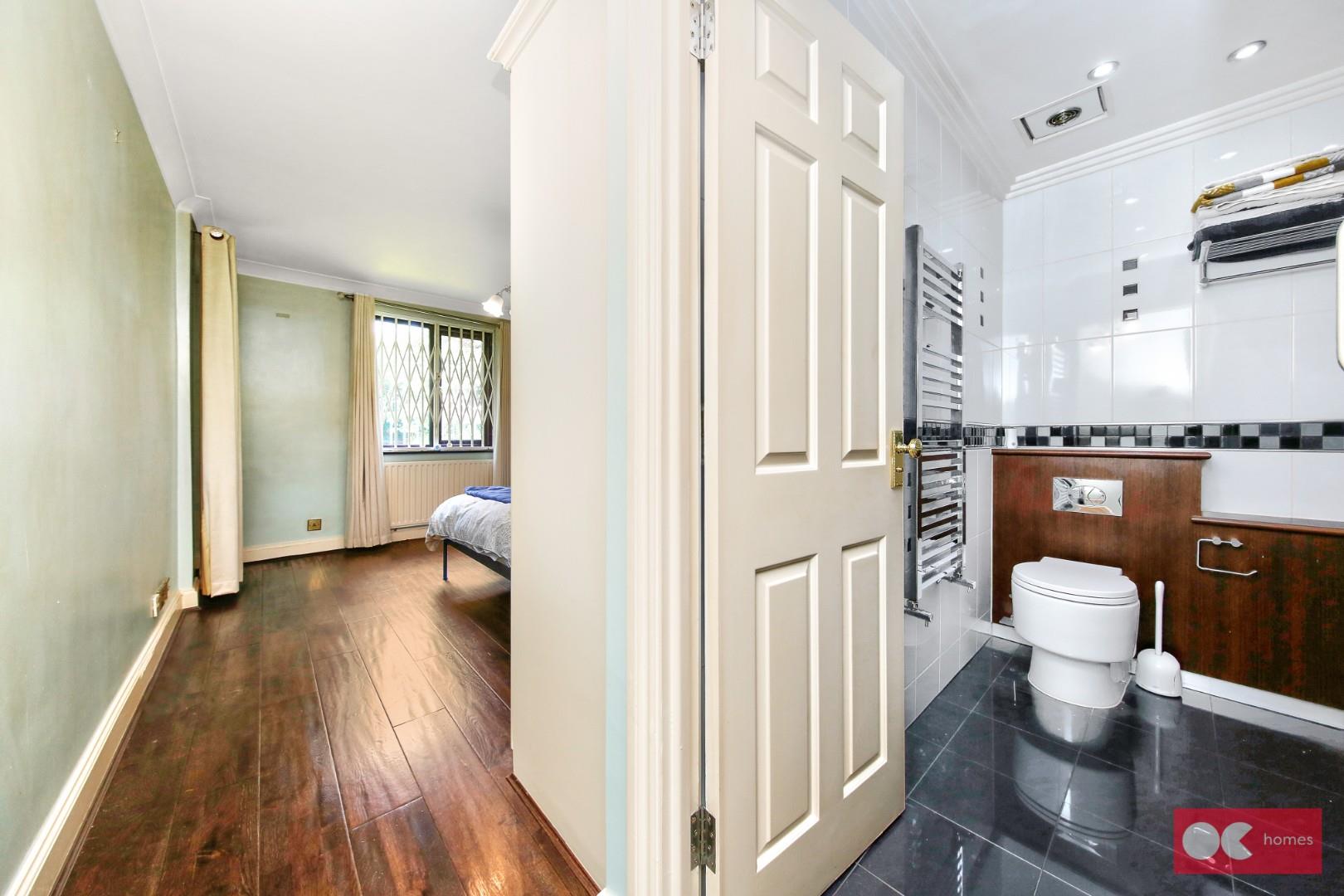 2 bed flat to rent in Parkstone Avenue, Hornchurch  - Property Image 23