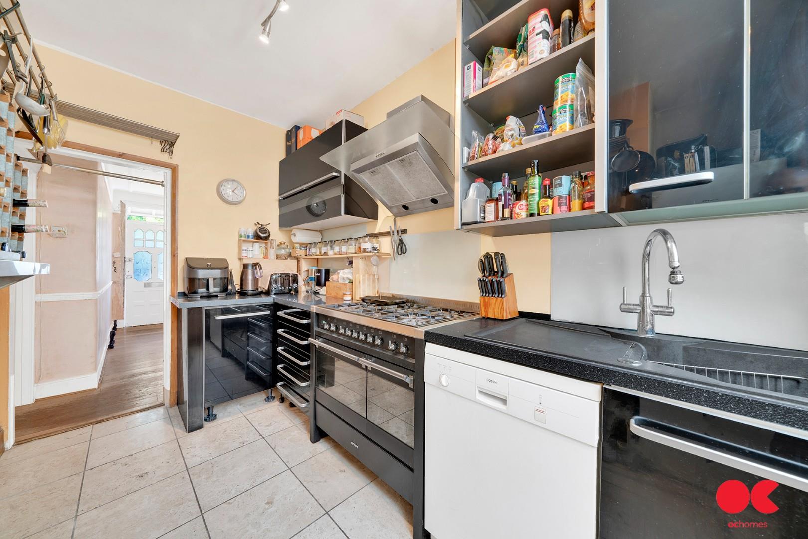 3 bed terraced house for sale in Clarence Avenue, Gants Hill  - Property Image 19